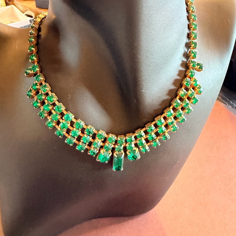 Vintage Emerald Green Rhinestone Bib Necklace Gold Tone Statement Baguette Drop